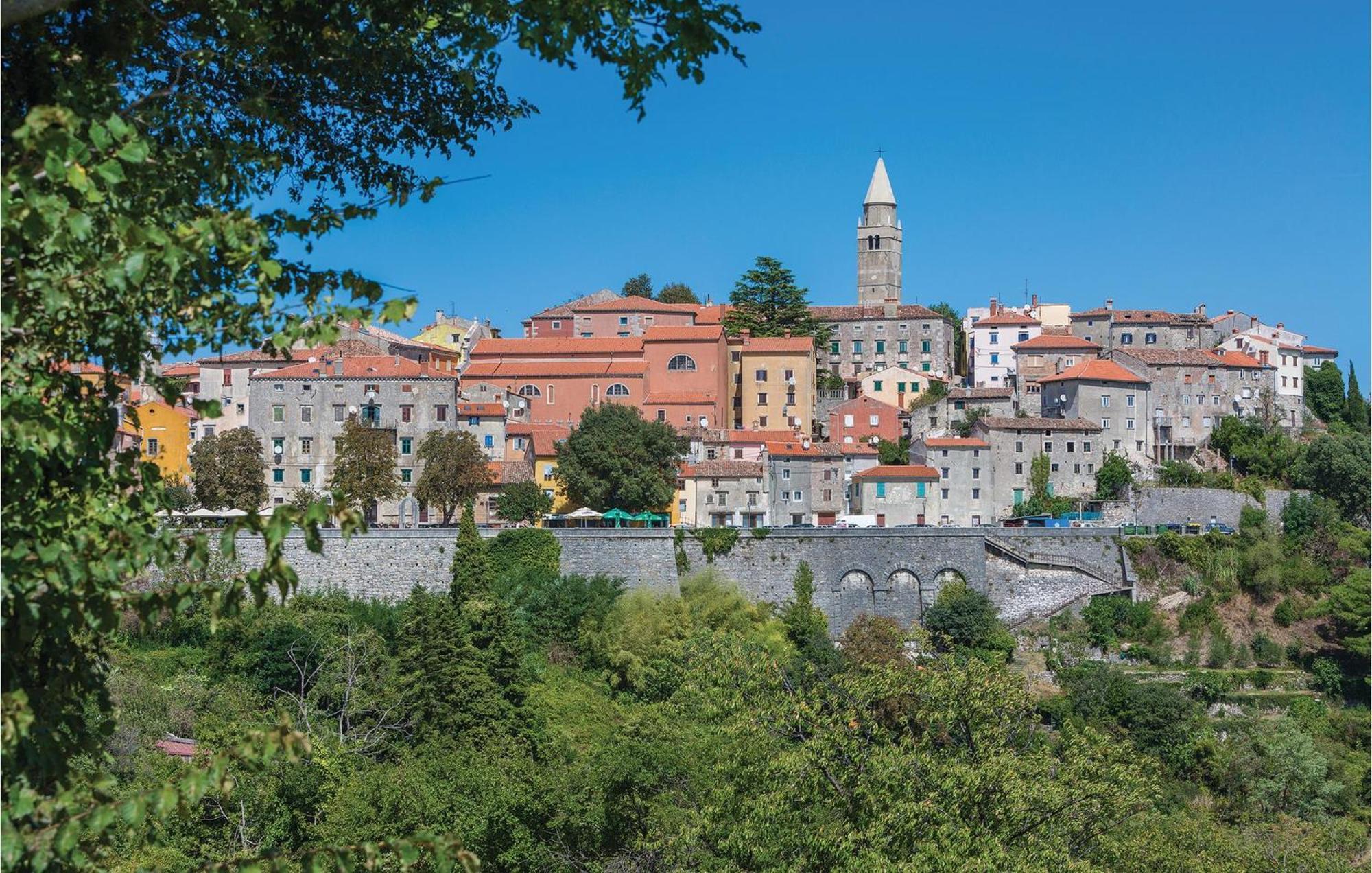 2 Bedroom Awesome Apartment In Plomin Exterior photo